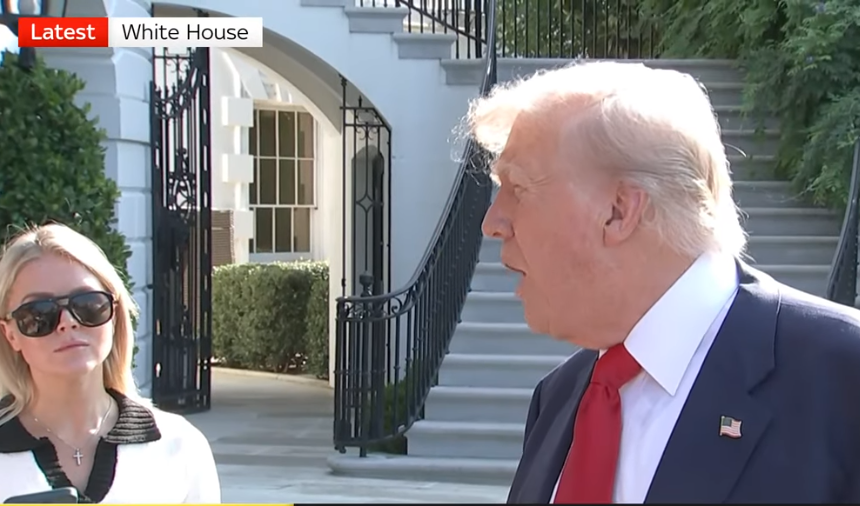 Кепка "Trump 2028" та "четвертий термін": Трамп пожартував про своє висування в президенти на новий термін Кепка "Trump 2028" та "четвертий термін": Трамп пожартував про своє висування в президенти на новий термін